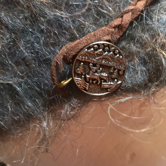 Handmade cap-style felted wool and mohair hat - Picture 7 of 8